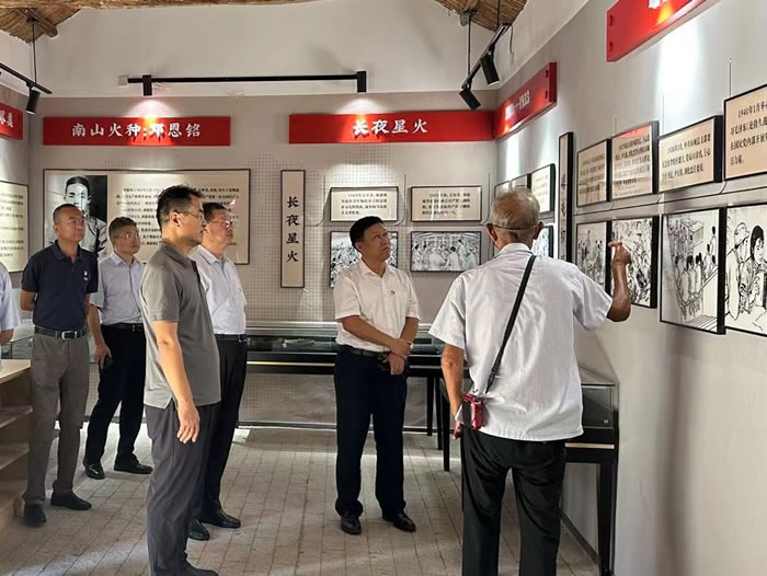 山東國(guó)投公司黨委常委、紀(jì)委書記、省監(jiān)委駐公司監(jiān)察專員趙文友參加輕工供銷公司黨建共建活動(dòng)