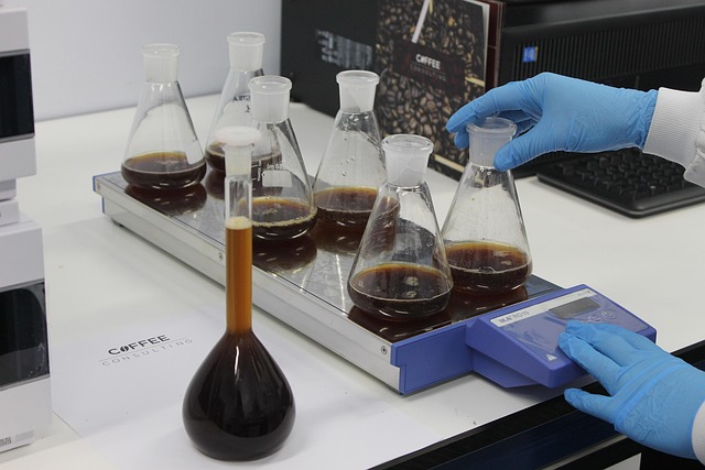 聚氨酯泡沫表皮增厚劑在處理連續(xù)法板材生產(chǎn)線中出現(xiàn)的邊緣表皮脫落技術(shù)指南